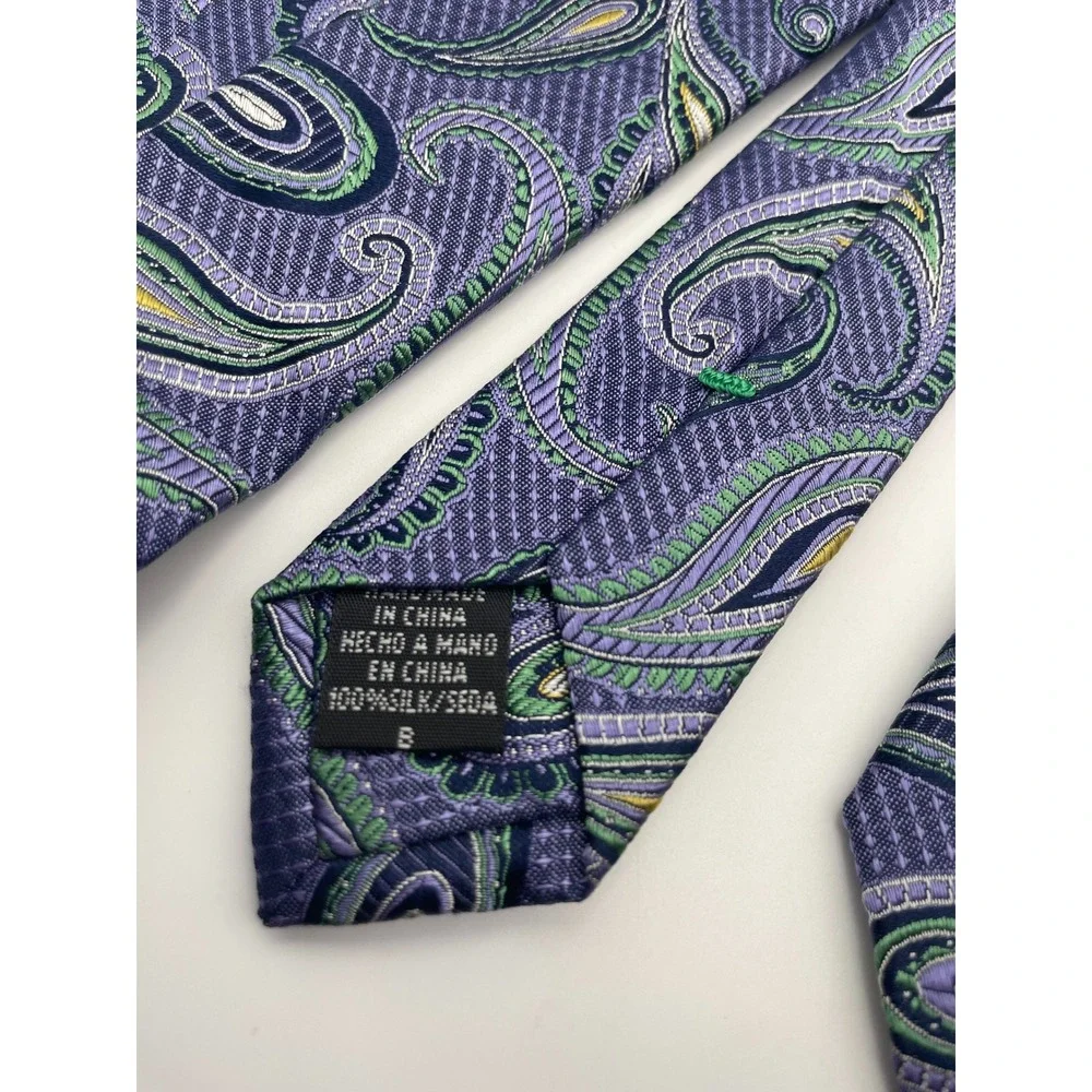GS Designed in Italy Mens Silk Paisley Tie Purple Green Lavender Woven Necktie
